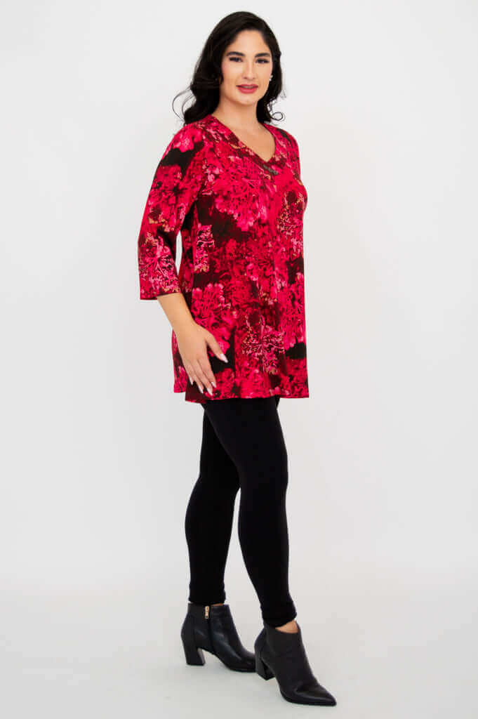 Side angle of woman in Vana floral tunic with 3/4 sleeves and V-neckline