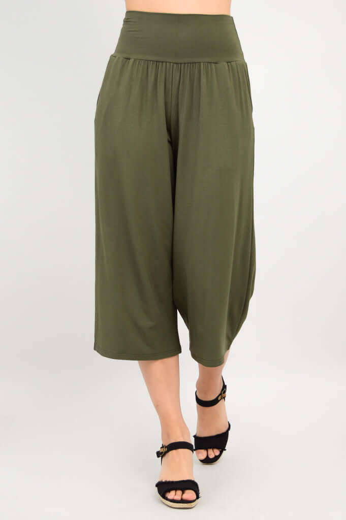 Palazzo capri pants in olive green bamboo, cropped length casual look