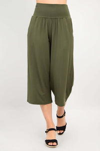 Palazzo capri pants in olive green bamboo, cropped length casual look