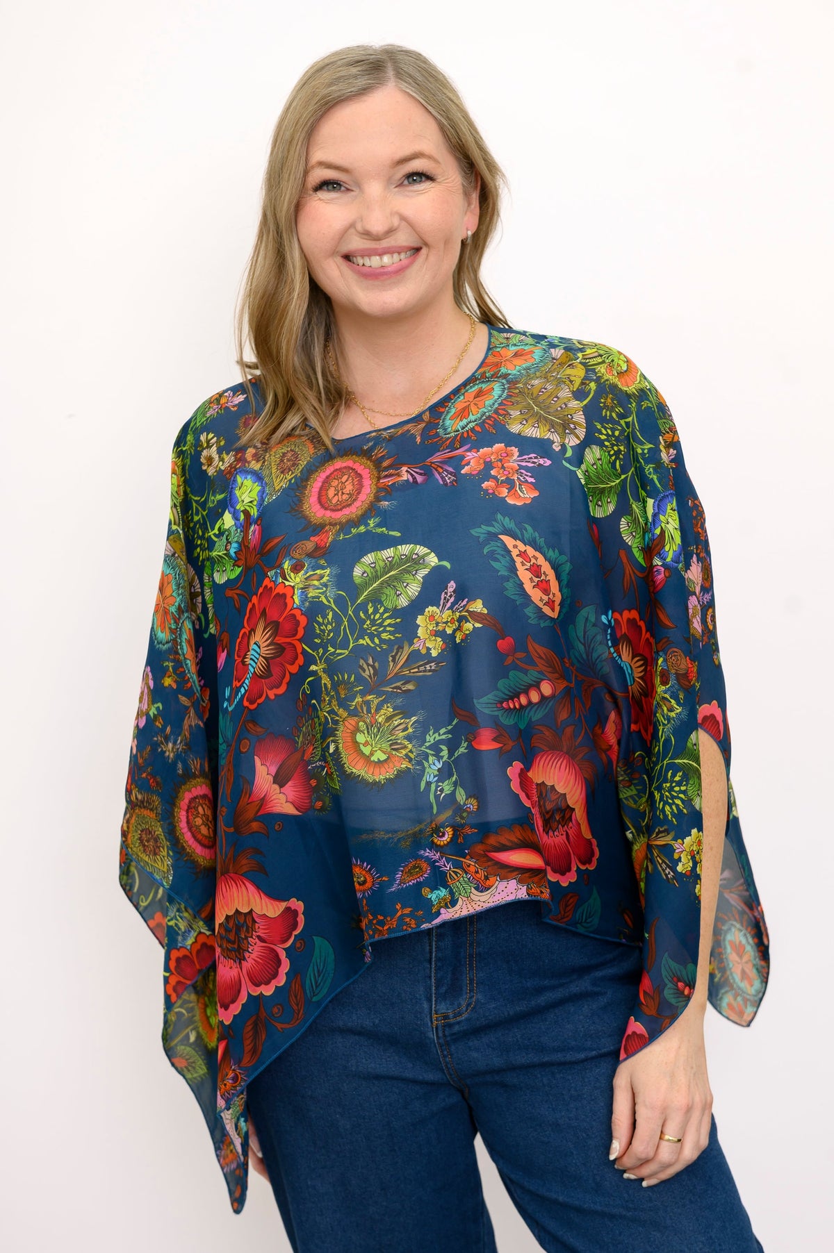 Silk Poncho, Lovalie