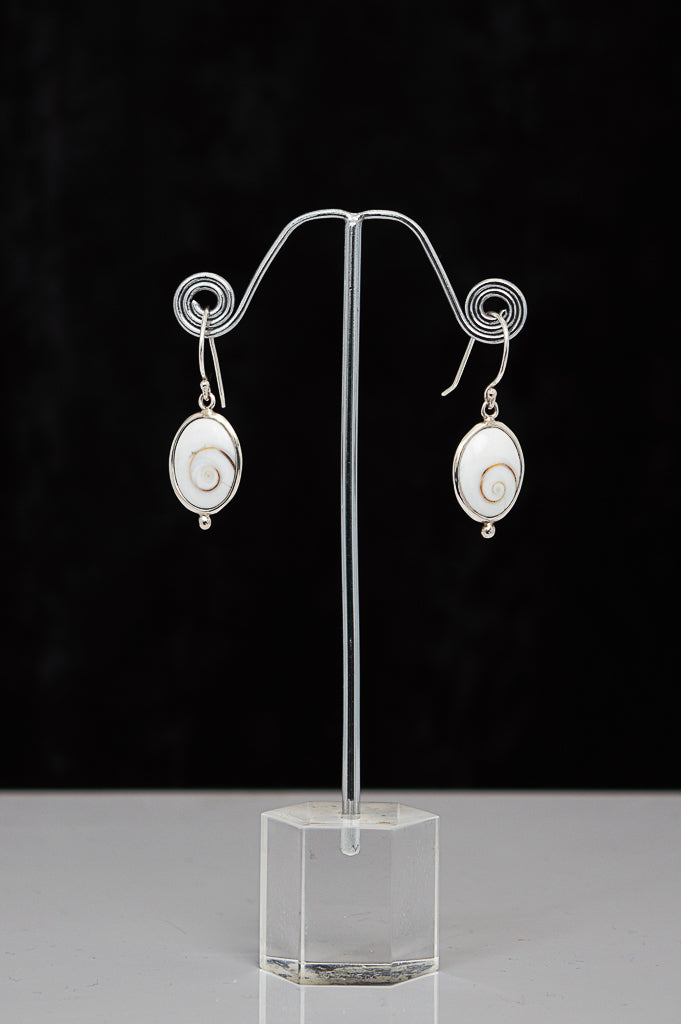 0014 round shell earrings