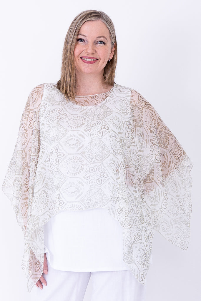 Silk Poncho, Lovalie