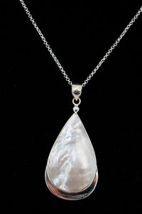 White Pava Mop Pendant Necklace - 795