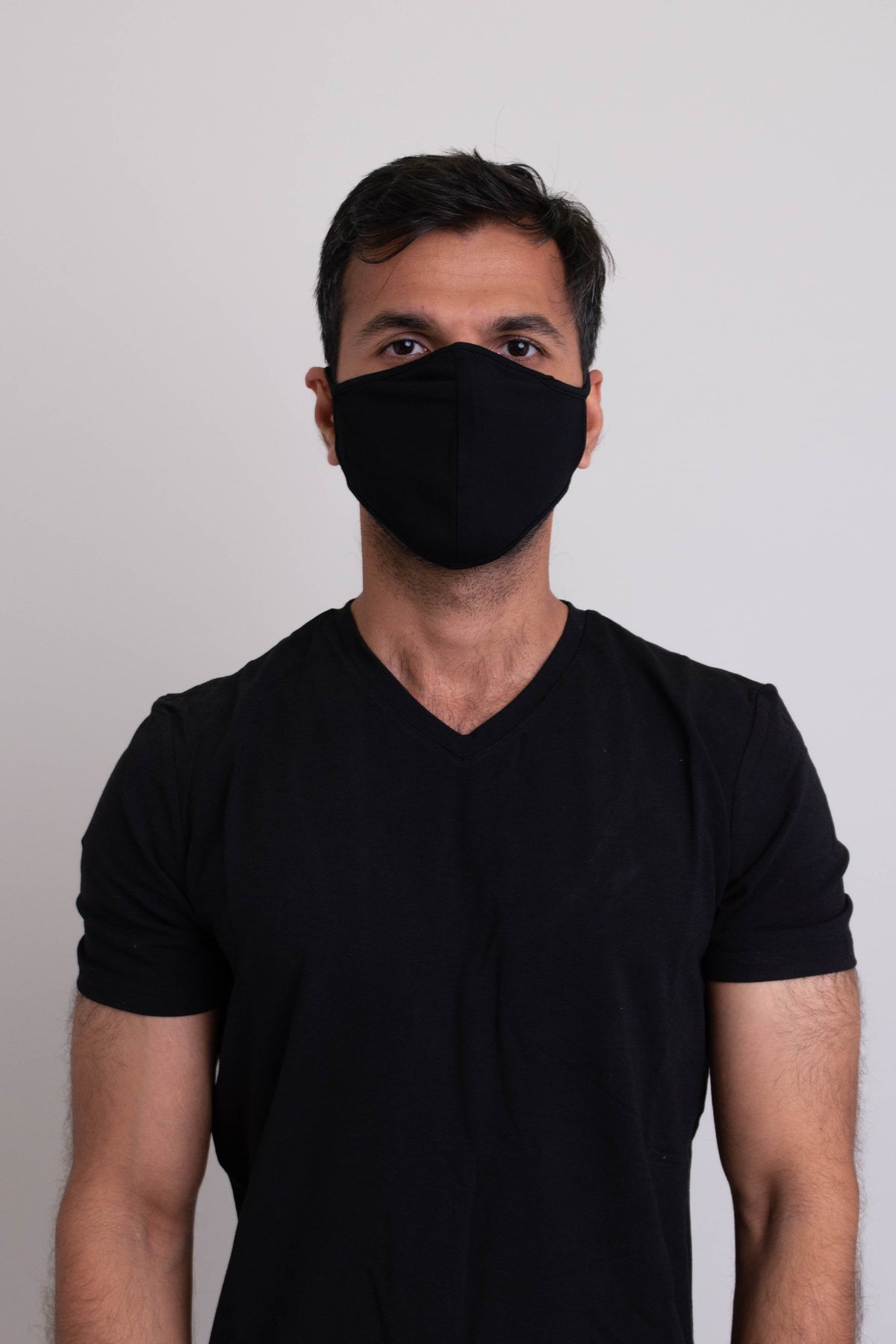 Unisex black comfortable face mask made with natural bamboo fibers.