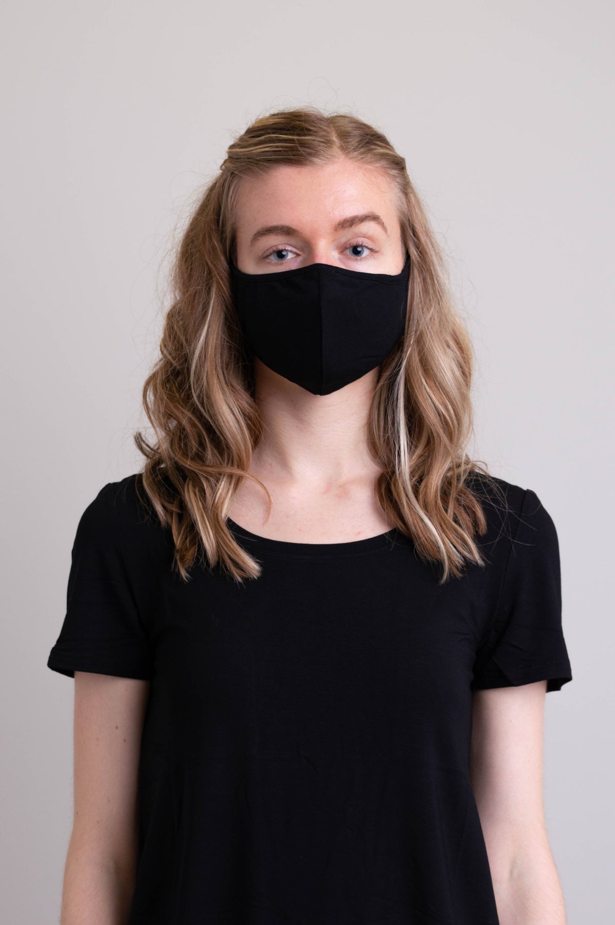Unisex black comfortable face mask made with natural bamboo fibers.