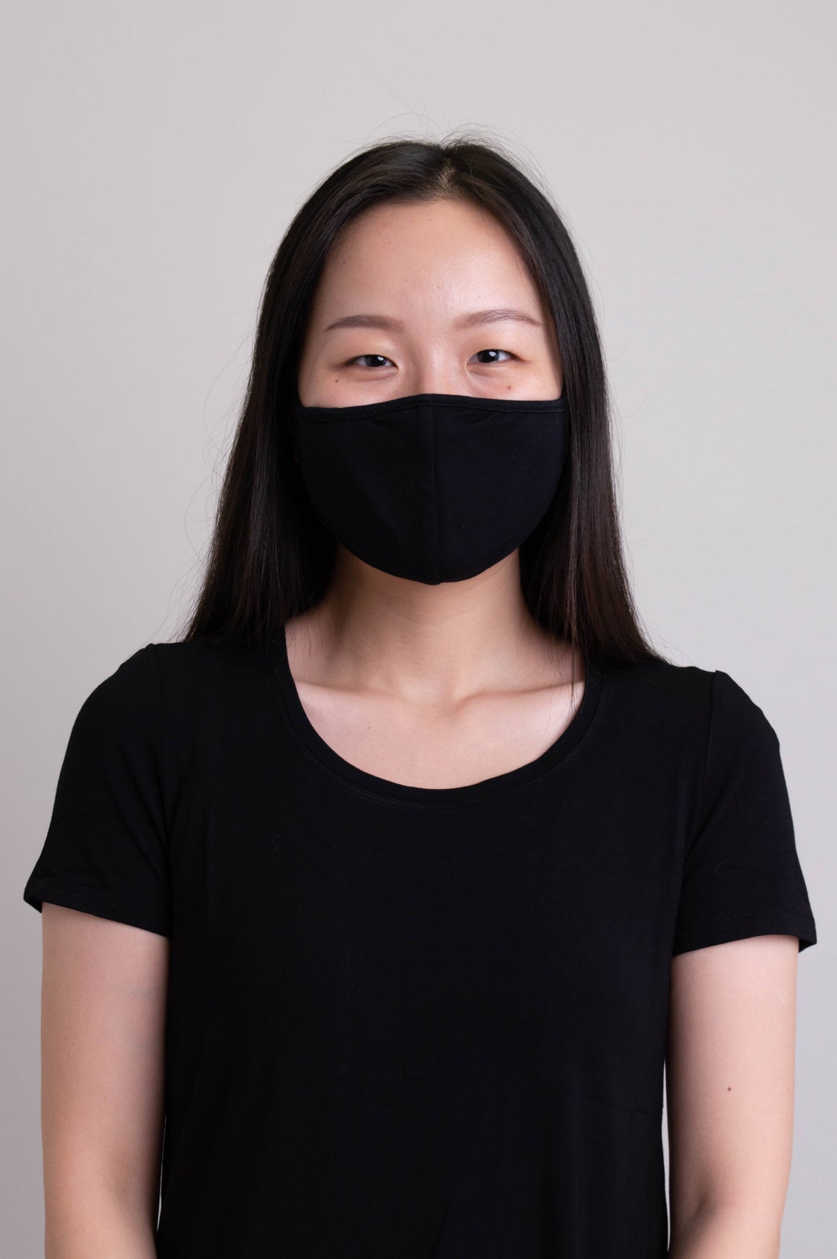 Unisex black comfortable face mask made with natural bamboo fibers.